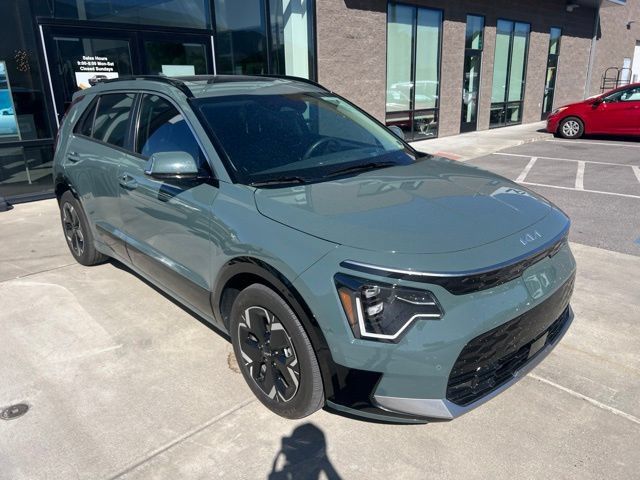 Used 2023 Kia Niro Wave w/ Wave Preserve Package FWD image 2