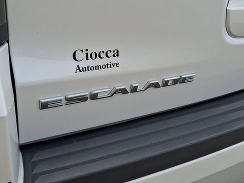 Used 2020 Cadillac Escalade Premium Luxury AWD/4WD image 32