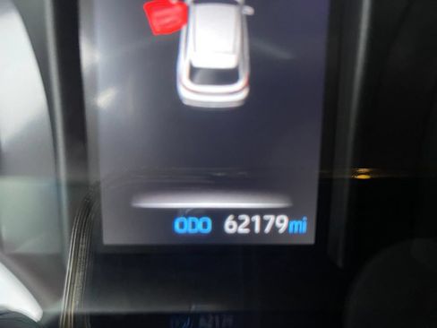 Used 2022 Toyota Venza LE AWD/4WD image 7