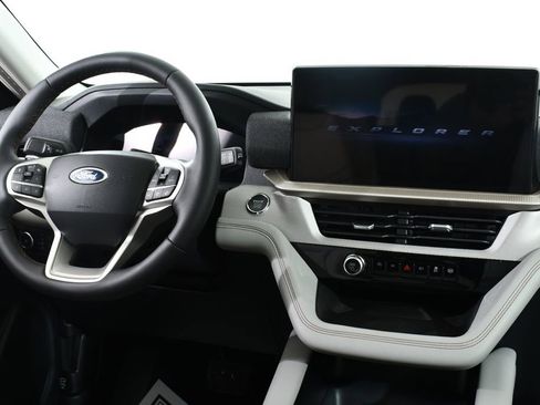 New 2026 Ford Explorer Active w/ Active Comfort Package image 8