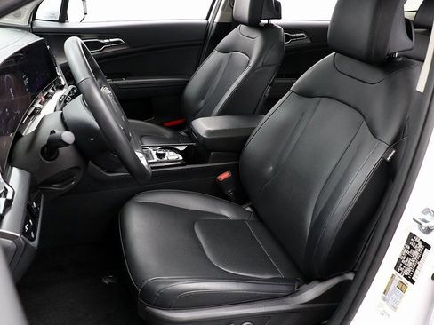 Used 2023 Kia Sportage SX image 9