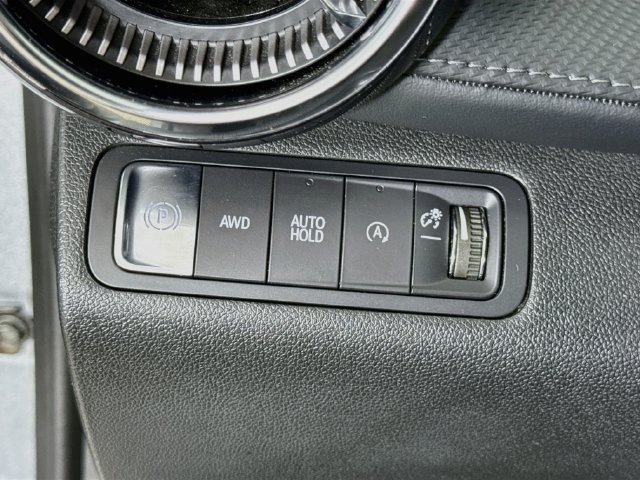 Used 2025 Chevrolet Equinox LT AWD/4WD image 11