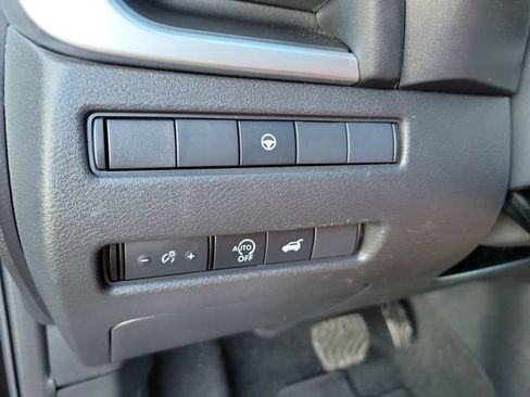 Used 2025 Nissan Rogue SV AWD/4WD image 31