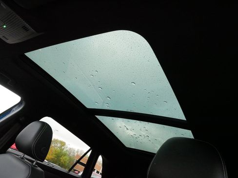 Certified 2025 Volkswagen Atlas Cross Sport SE image 33