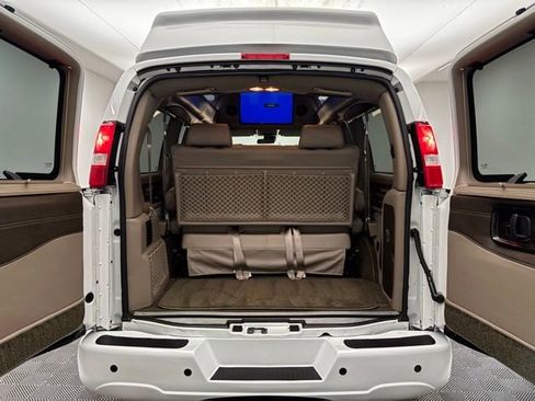 Used 2019 GMC Savana 2500 RWD image 10