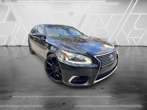 Used 2013 Lexus LS 460 w/ Comfort Pkg RWD image 4