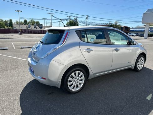 Used 2014 Nissan Leaf S w/ Charge Package FWD image 6