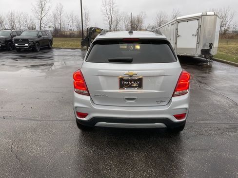 Used 2022 Chevrolet Trax LT w/ LT Convenience Package image 6