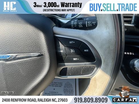 Used 2017 Chrysler Pacifica Limited FWD image 28