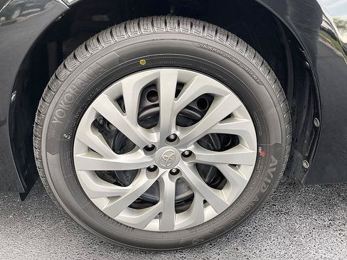 Certified 2017 Toyota Corolla LE FWD image 22