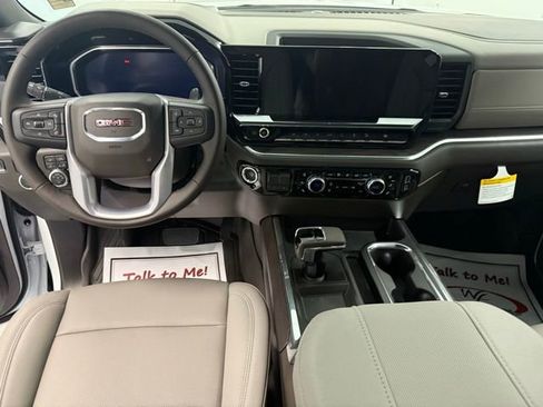 New 2026 GMC Sierra 1500 SLT image 17