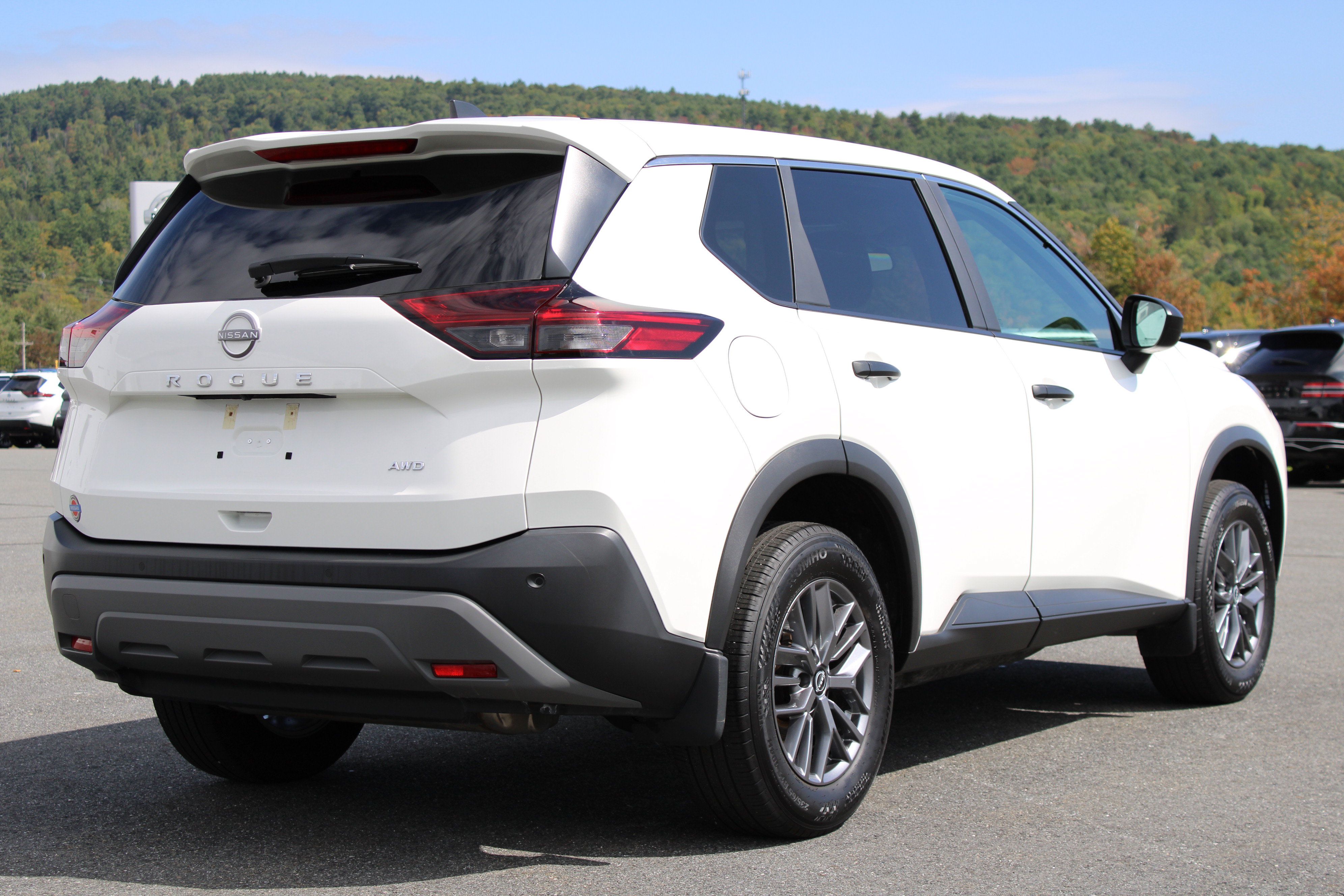 Used 2023 Nissan Rogue S AWD/4WD image 7