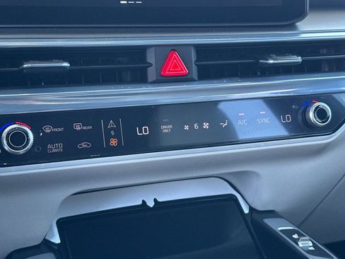 Certified 2025 Kia Sorento SX Prestige AWD/4WD image 24