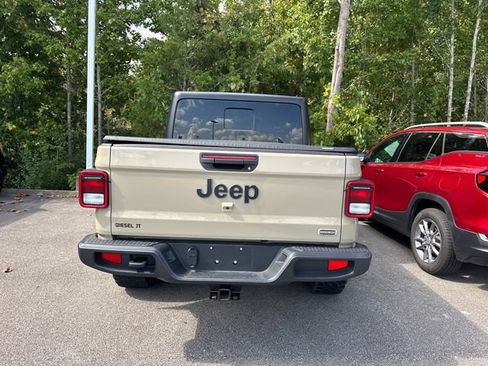 Used 2022 Jeep Gladiator Overland w/ Trailer Tow Package AWD/4WD image 10