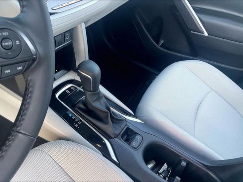 Used 2025 Toyota Corolla Cross LE FWD image 16