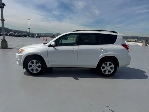 Used 2012 Toyota RAV4 Limited w/ Navigation Value Pkg AWD/4WD image 6