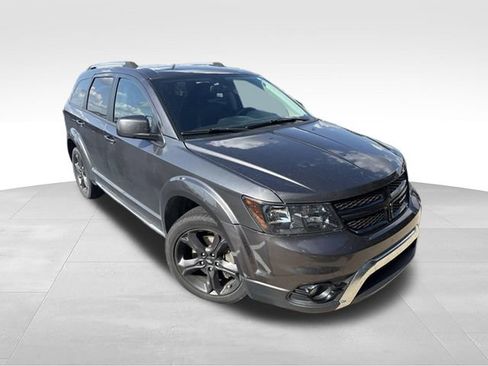 Used 2019 Dodge Journey Crossroad FWD image 2