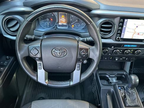 Used 2021 Toyota Tacoma TRD Off-Road w/ Technology Package AWD/4WD image 15