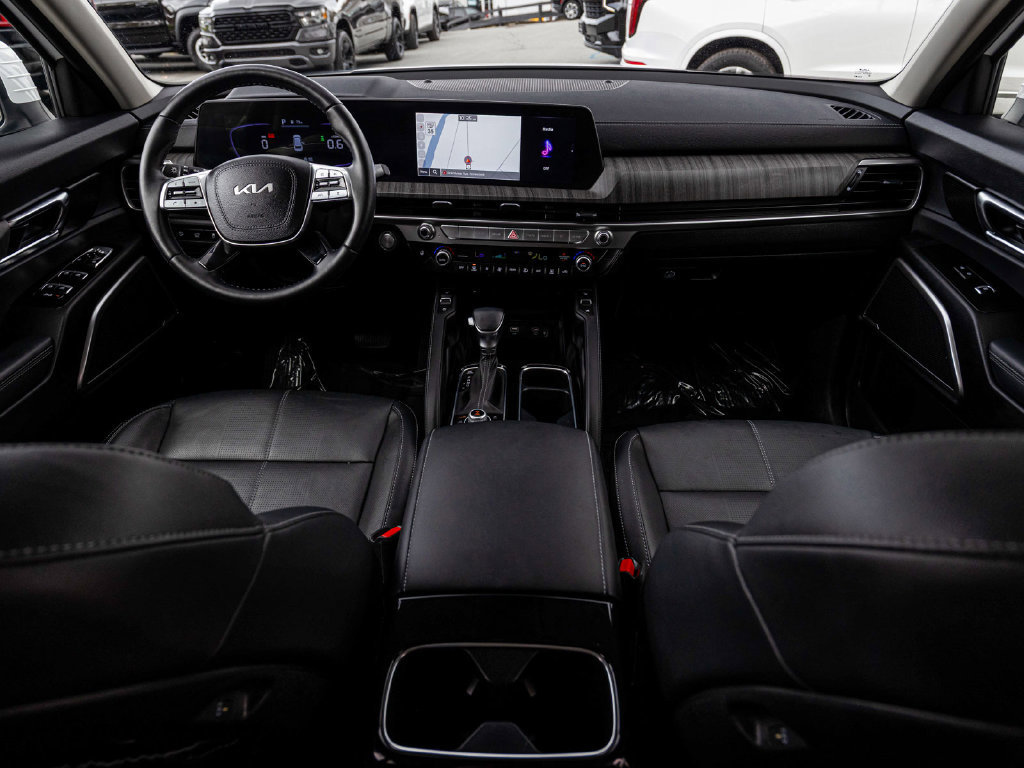Used 2024 Kia Telluride EX w/ EX Captain's Chair Package AWD/4WD image 31