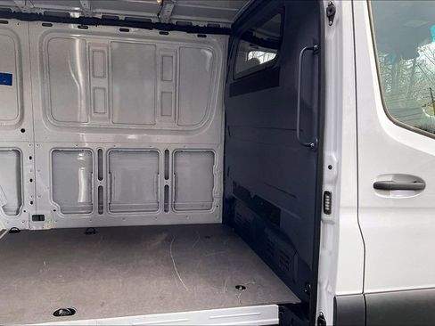 Used 2025 Mercedes-Benz Sprinter 2500 image 11