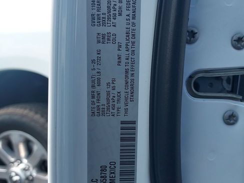 Used 2025 RAM 2500 Laramie AWD/4WD image 25