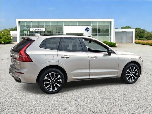 Used 2025 Volvo XC60 B5 Plus image 10