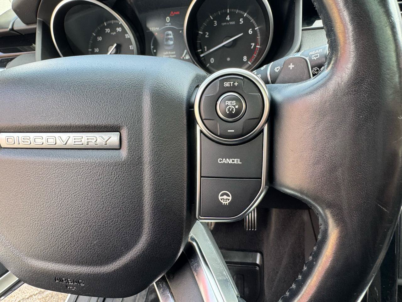Used 2017 Land Rover Discovery SE AWD/4WD image 30