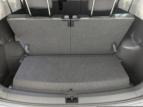 Used 2024 Volkswagen Tiguan Wolfsburg Edition image 21