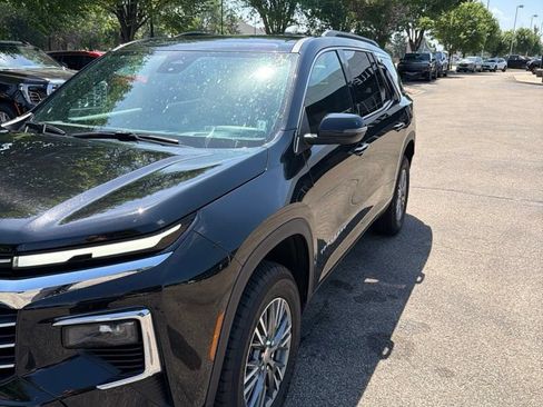 Used 2026 Chevrolet Traverse LT AWD/4WD image 3