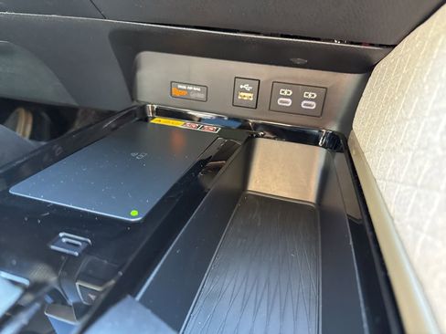 Used 2025 Toyota Camry XLE image 28