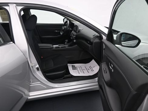 Used 2021 Nissan Sentra SV FWD image 12