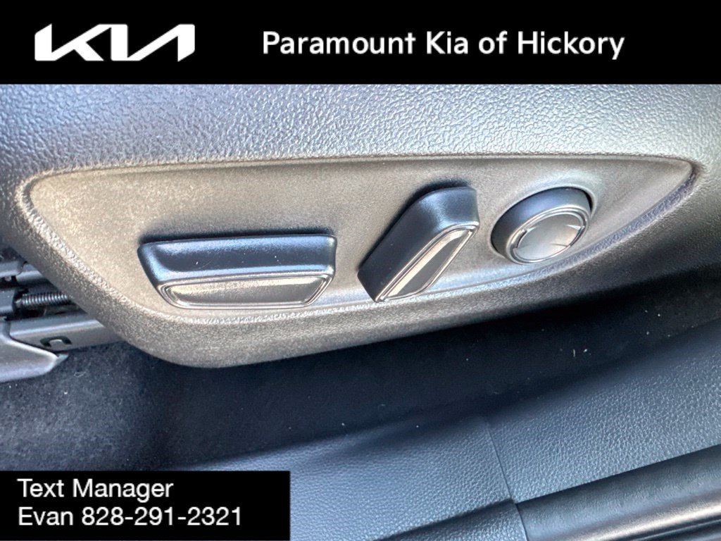 Used 2023 Toyota Highlander XLE FWD image 19