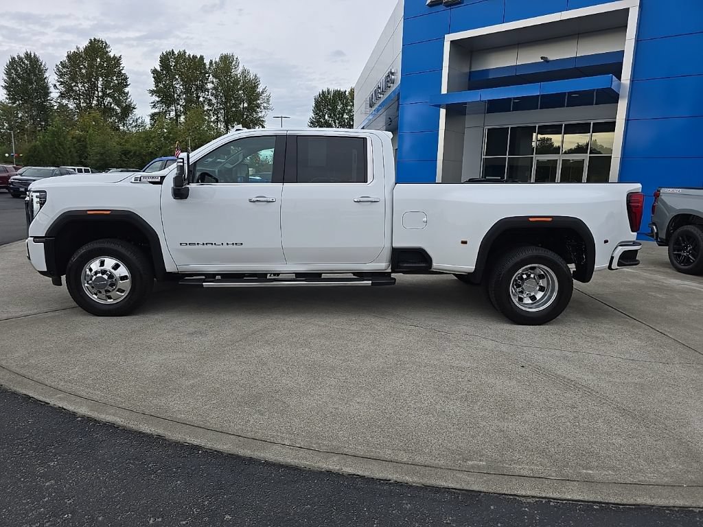 Used 2025 GMC Sierra 3500 Denali AWD/4WD image 2