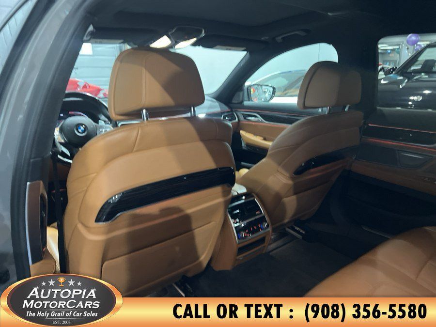 Used 2022 BMW 740i w/ M Sport Package RWD image 21