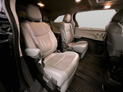 Used 2021 Toyota Sienna Limited FWD image 26