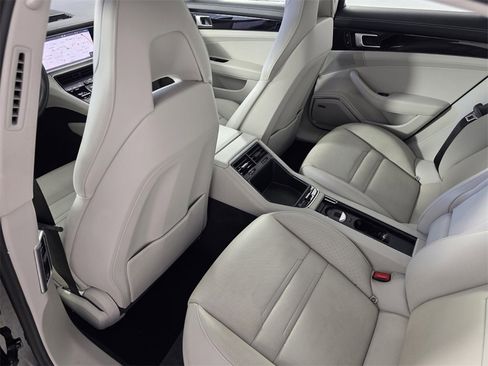 Used 2019 Porsche Panamera 4 image 15