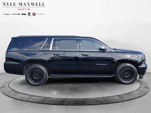 Used 2018 Chevrolet Suburban LT RWD image 17