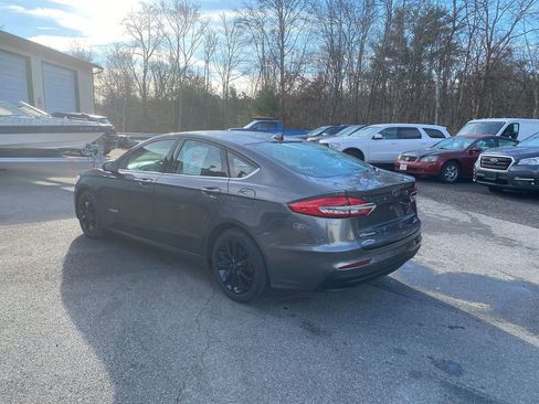 Used 2019 Ford Fusion SE image 9