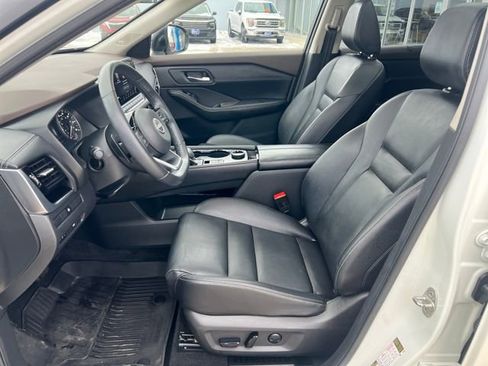 Used 2023 Nissan Rogue SL w/ SL Premium Package image 13