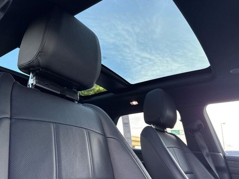 Used 2023 Land Rover Range Rover Evoque R-Dynamic SE image 16