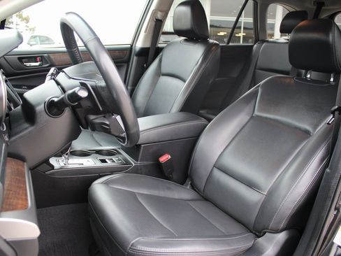 Used 2017 Subaru Outback 2.5i Limited image 10