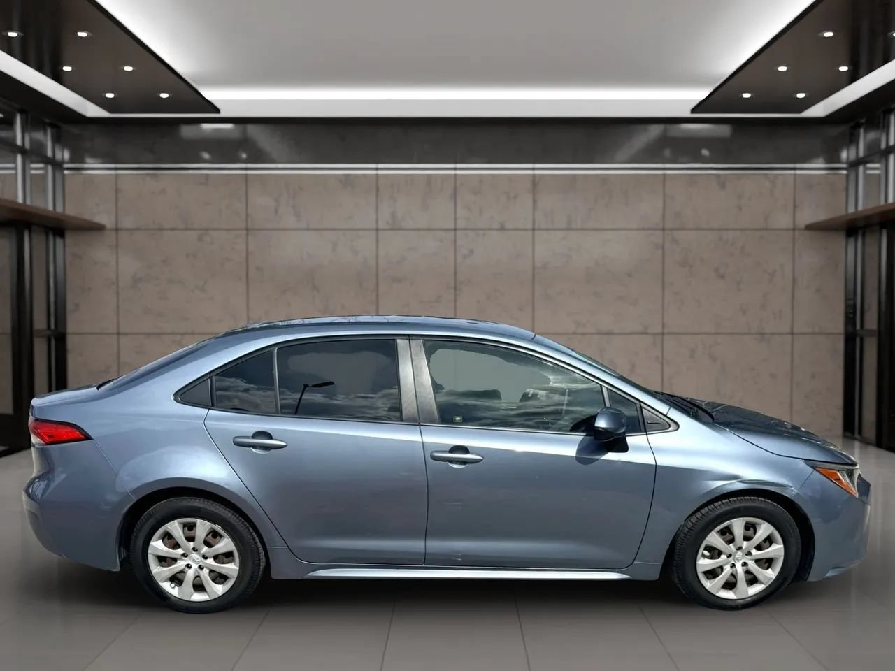 Used 2020 Toyota Corolla LE FWD image 2