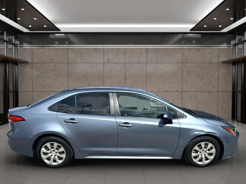Used 2020 Toyota Corolla LE FWD image 2
