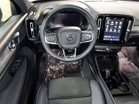 Used 2023 Volvo C40 P8 Recharge Plus w/ Climate Package AWD/4WD image 4