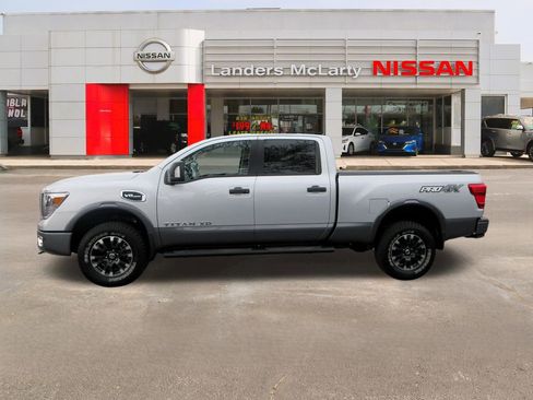 Used 2019 Nissan Titan PRO-4X w/ Pro-4x Convenience Package image 5