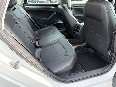 Used 2017 Volkswagen Passat 1.8T SE FWD image 15