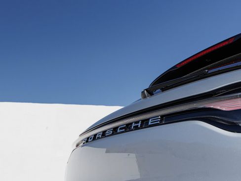 Used 2025 Porsche Macan AWD/4WD image 12