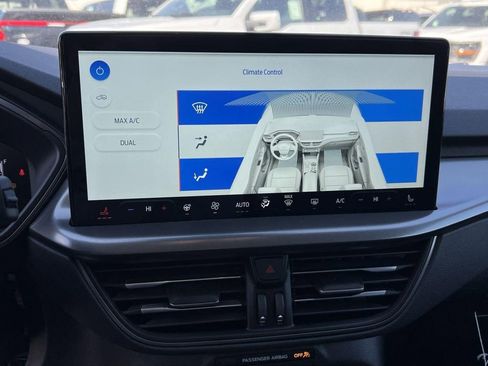 Used 2025 Ford Escape SE image 21