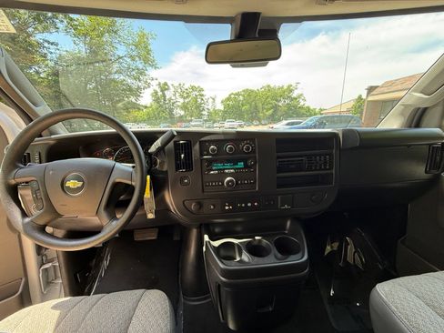 Used 2025 Chevrolet Express 3500 LT w/ LT Preferred Equipment Group RWD image 17