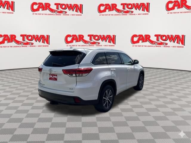 Used 2018 Toyota Highlander XLE FWD image 3